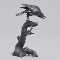 Japanese bronze crow naturalistically cast perched on a tree trunk with inlaid glass eyes, signed Mitani 美谷, Meiji Period.