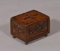 S/5117 Antique Treen 19th Century Carved Mahogany Snuff Box