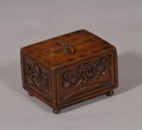 S/5117 Antique Treen 19th Century Carved Mahogany Snuff Box