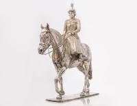Her Royal Highness Queen Elizabeth II by Vivien Mallock and Amy Goodman – Silver 25kg