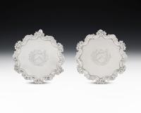 A rare pair of George II Waiters or Bottle Stands mad ein Dublin circa 1755 by James Warren