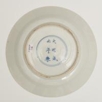 Chinese export porcelain plate decorated with chrysanthemum, circa 1720, Kangxi