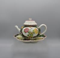 Yongzheng Period (1723-1735) Porcelain, overglaze enamels Jingdezhen, Jiangxi Province, China. H:12cm x W:5.8cm