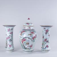 Early 18th century Chinese Famille Rose Garniture