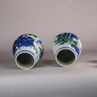 Extremely rare pair of Chinese wucai ovoid jars and covers, Shunzhi (1644-1661)  极其罕见的一对中国五彩卵形罐子和盖子，顺治（1644-1661）