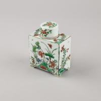 Chinese porcelain famille verte rectangular tea caddy