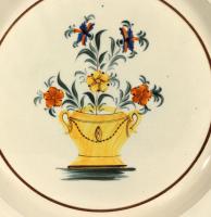 English Creamware Pottery Large Shell-edge Dish with Prattware Decoration of Flowers in Urn, Circa 1800-1810