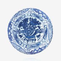 A Large and Imposing Chinese Blue And White 'Kraak Porselein Klapmuts' Shallow Bowl