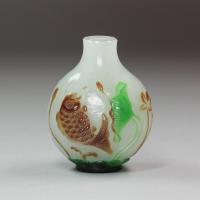 Carved glass snuff bottle,19th-20th century