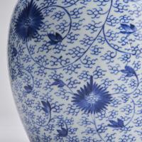 A pair of attractive, 18th Century Chinese porcelain blue and white jars and covers