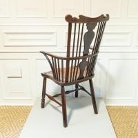 A George III fruitwood comb-back Windsor armchair, Thames Valley, circa 1780