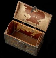 Barniz de Pasto Domed Box of Small Proportions. Colombia, 17th Century