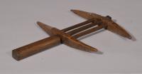 S/5903 Antique Treen 19th Century Fruitwood and Oak Fisherman's Revolving Line Winder