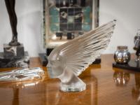 Overview of the Rene Lalique Victoire in a decorative setting