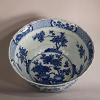 Kangxi blue and white moulded bowl, interior